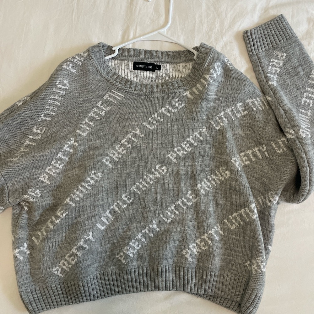 PrettyLittleThing Gray Crew Neck Sweater with Text Pattern